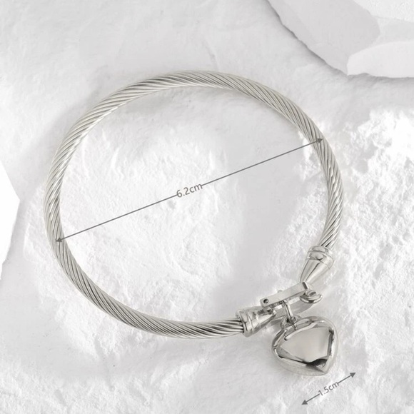 New Heart Charm Stainless Steel Bangle won’t fade - Picture 3 of 4